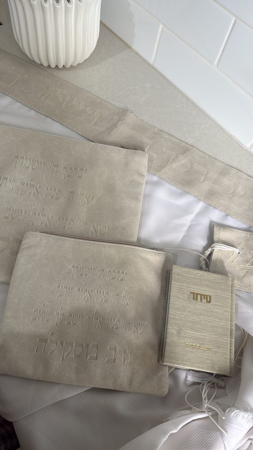 Customer photo review of טלית פרימיום חתנים שחרית הוד-"יברכך ה' וישמרך"