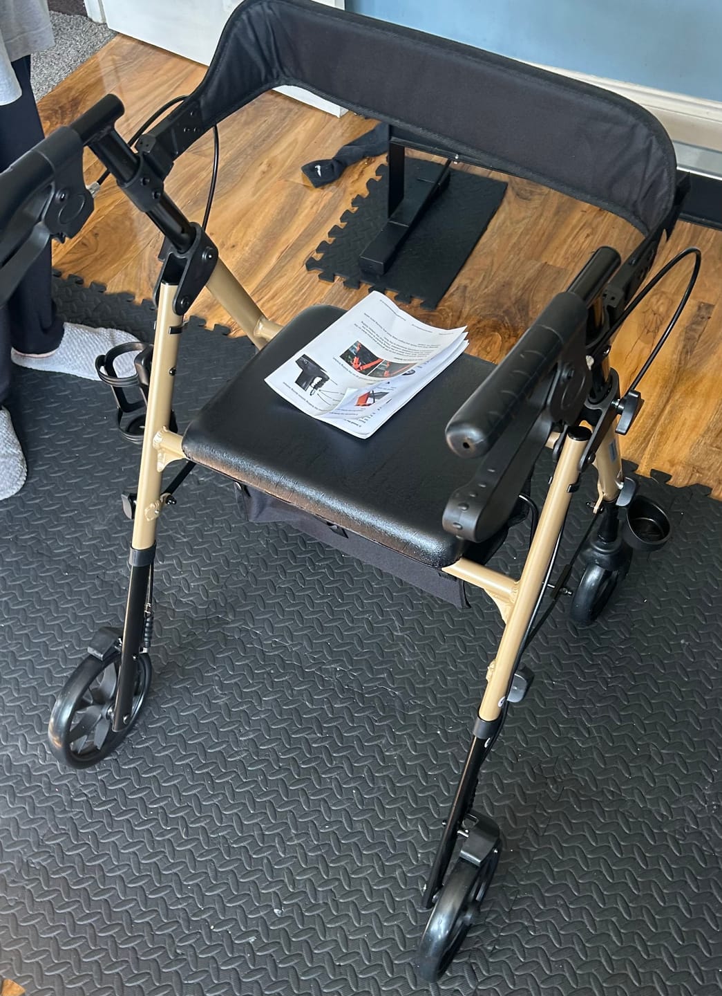 Customer photo review of Etech Mobility Vista Rollator – Ultra-Lightweight Outdoor Rollator with Seat