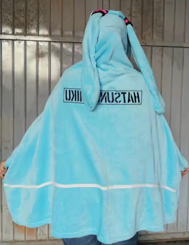 Customer photo review of Miku Cozy Winter Cloak