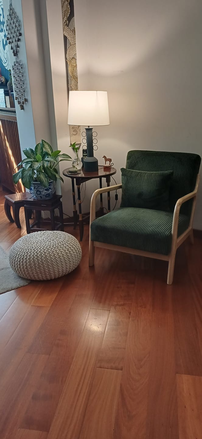 Customer photo review of OHAMA - Fauteuil de salon en bois massif et velours côtelé vert