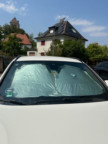 Customer photo review of Faltbare Auto-Sonnenblende mit Logo