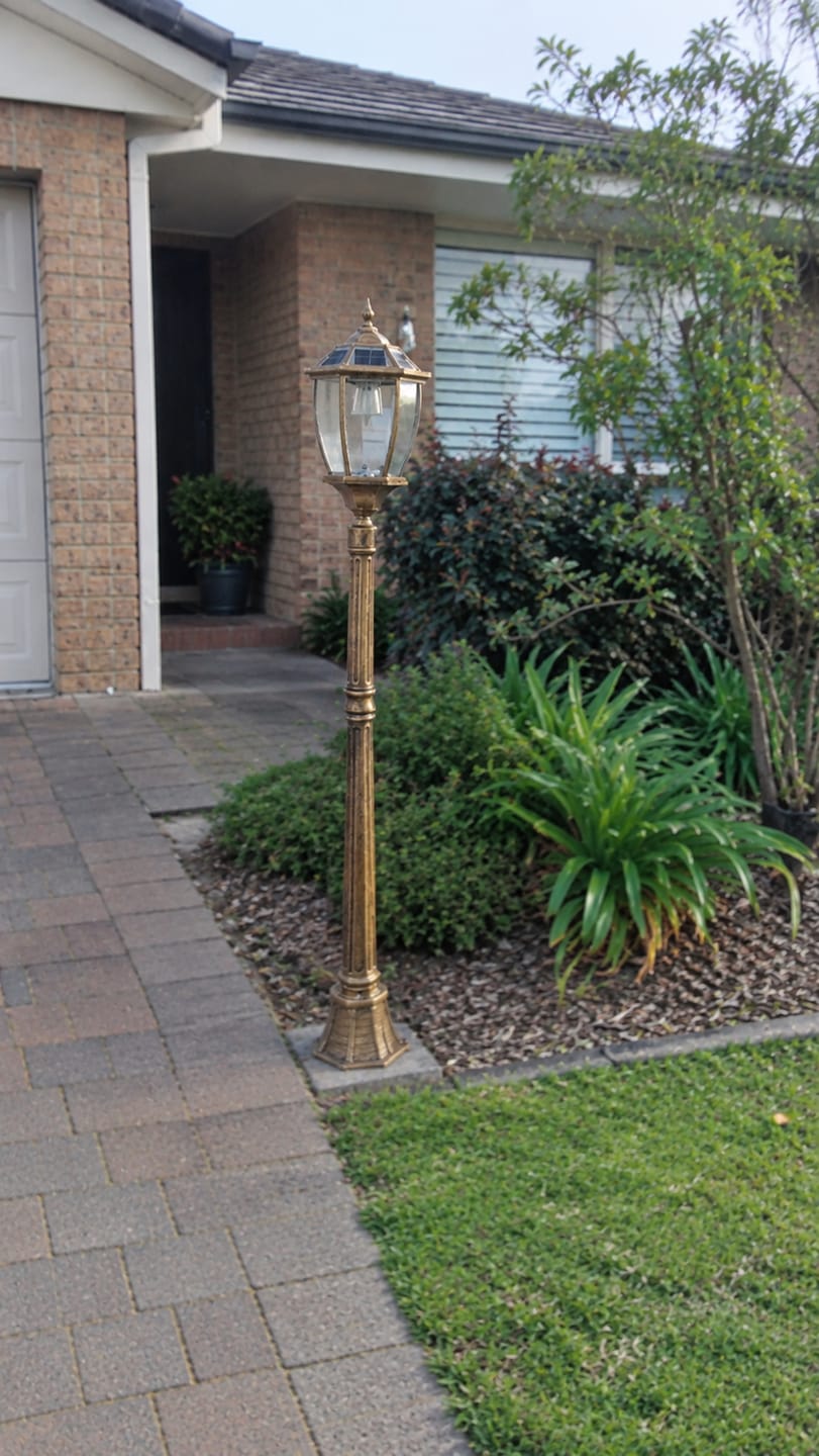 Customer photo review of Victorian Solar Post Light – Bronze Aluminium Solar Lamp Post