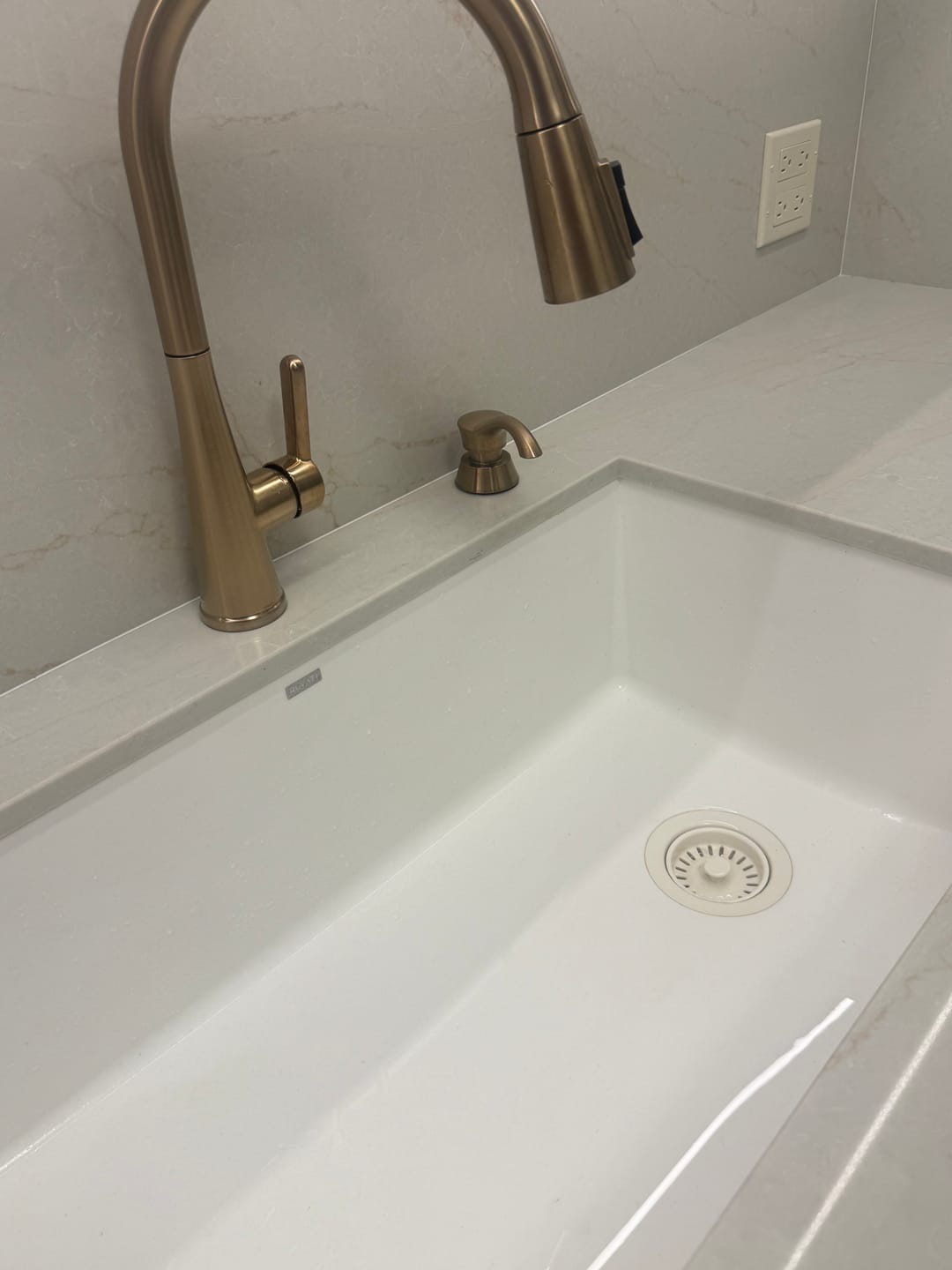 Customer photo review of RUVATI RVG2033WH 32 x 19 inch epiGranite Undermount Granite Composite Single Bowl Kitchen Sink – Arctic White