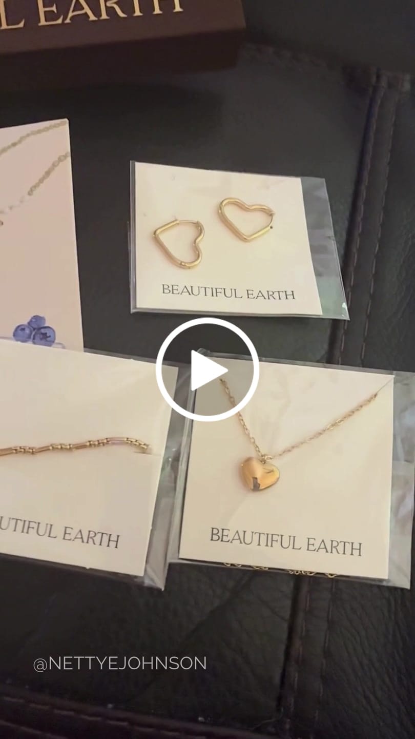 Customer video review of Summer Envelope - 3 Mystery Jewelry Pieces