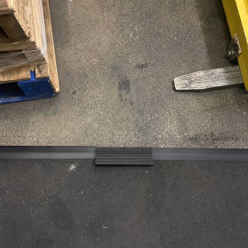 Customer photo review of Commercial Aluminium Naptrim 40mm 5mm Gauge 8 Finishes