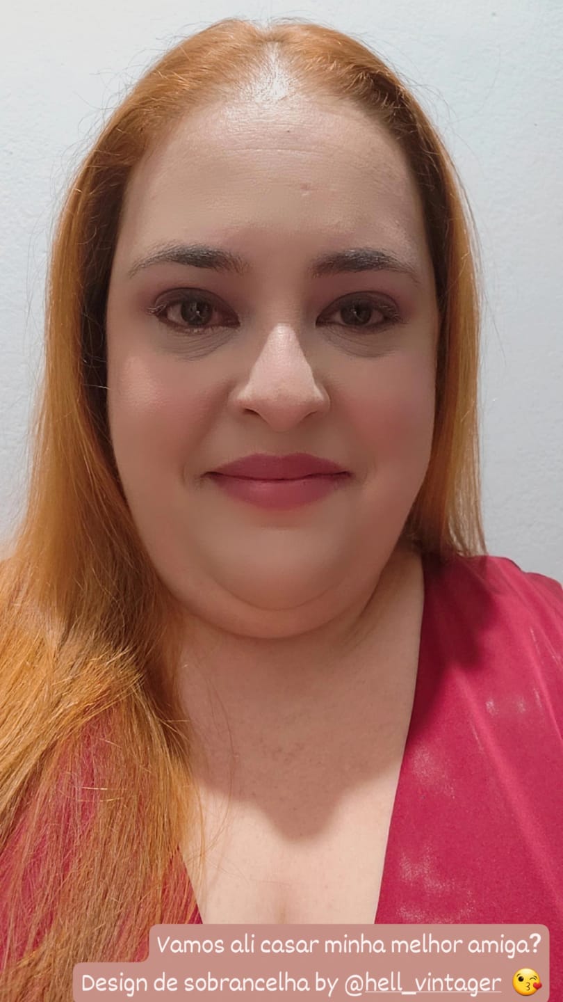 Customer photo review of Lapiseira para Olhos Bordô - Cherry - Vizzela
