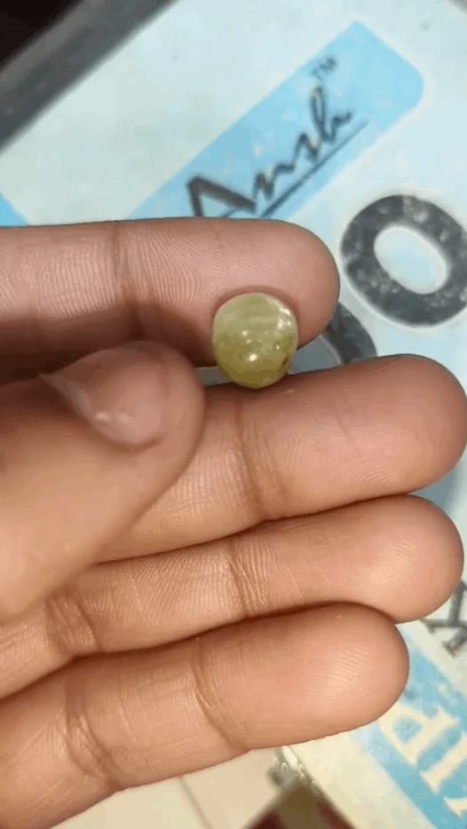 Customer photo review of Natural Cat's Eye Gemstone (Lehsunia) – Certified Chrysoberyl