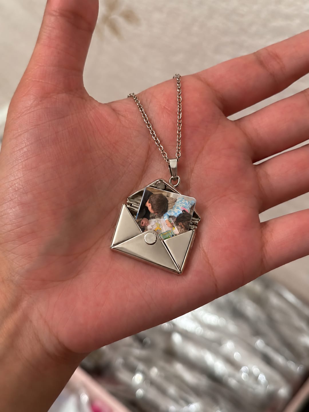 Customer photo review of Collar de carta con foto personalizada