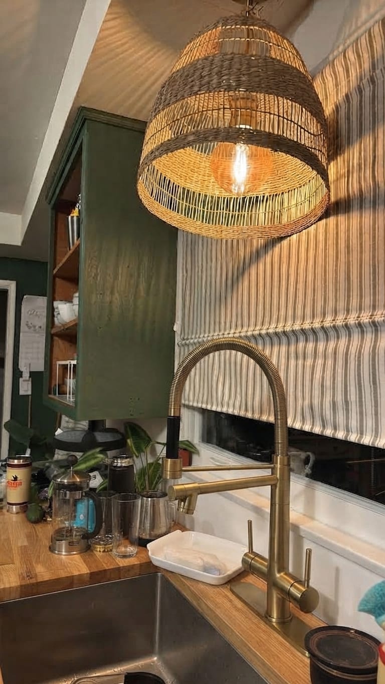 Customer photo review of Arreso - High-Quality Contemporary Commercial Kitchen Faucet with Pull-Down Sprayer