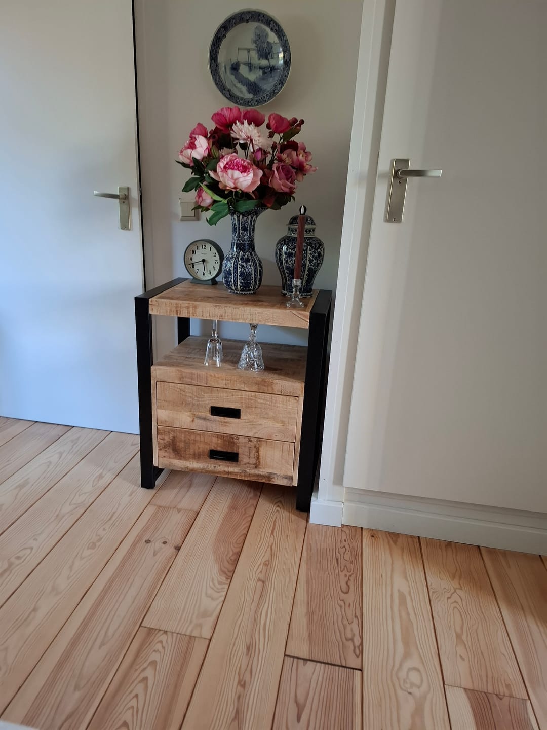 Customer photo review of Industrieel Kastje van Mangohout met 2 Lades – Staal & Massief Hout | 75x65x45 cm