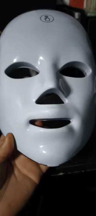 Customer photo review of Vöst — Máscara de luz LED facial