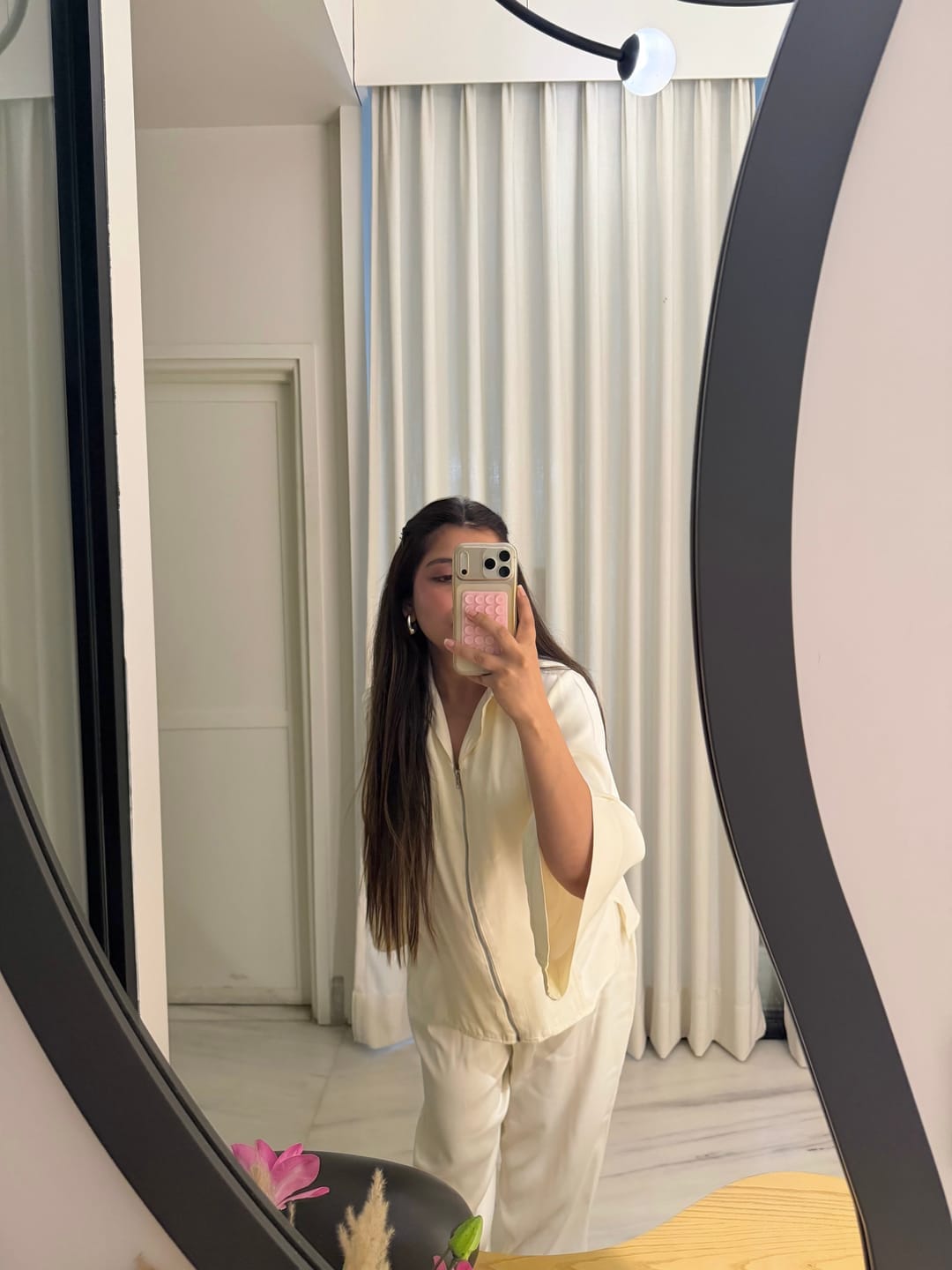 Customer photo review of The Cocoon Set- Pearl White