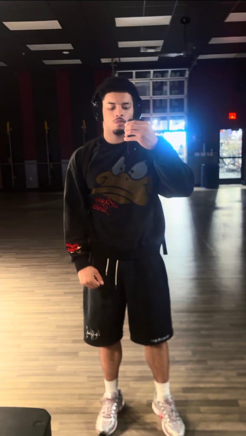 Customer photo review of 5255 - Looney Tunes Face Crewnecks