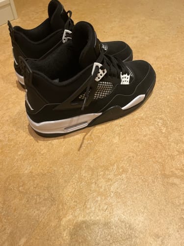 Customer photo review of Air Jordan 4 White Thunder