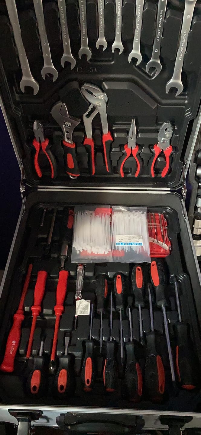 Customer photo review of PROMASTERTOOL™ 899-Piece Professional Tool Kit