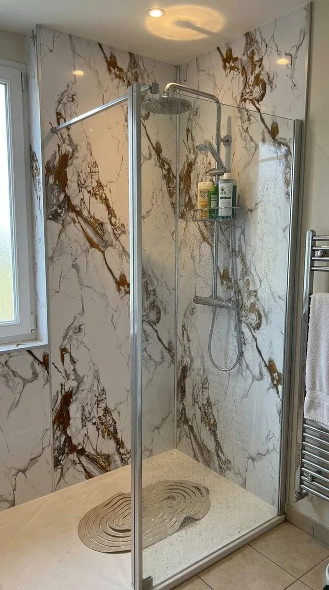 Customer photo review of Panneau PVC - Effet Marbre Blanc Doré - 250 x 120 cm – 100% Imperméable - 15 ans Garantie