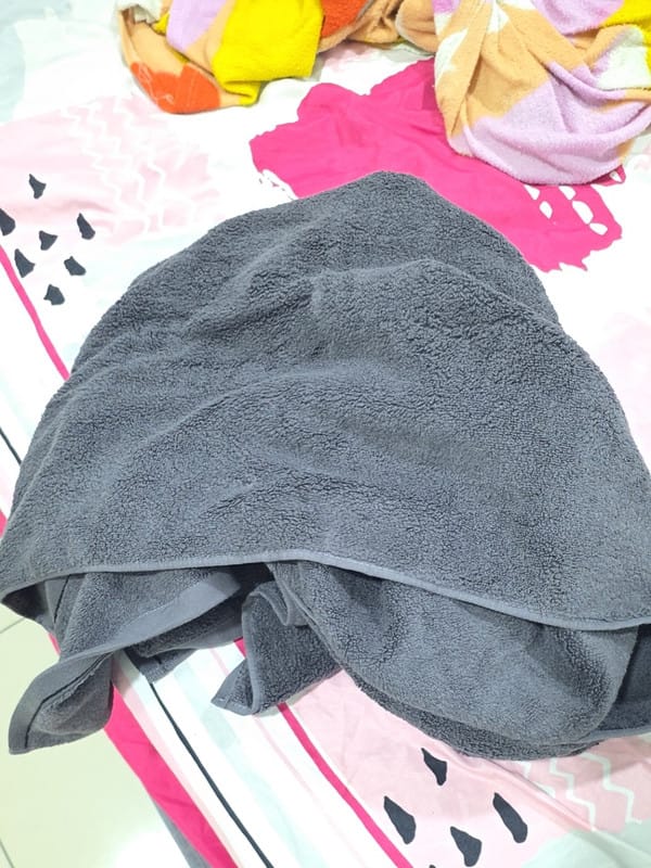 Customer photo review of Getha Lux Towel - Dark Grey