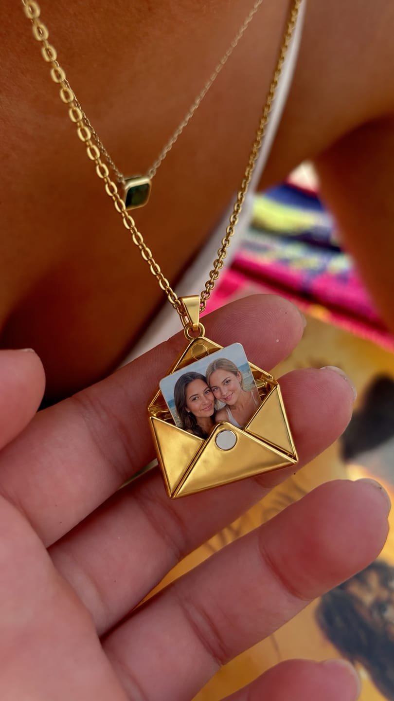 Customer photo review of Collar de carta con foto personalizada
