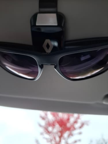 Customer photo review of Multifunktionaler Clip und Halter für Auto-Brillen