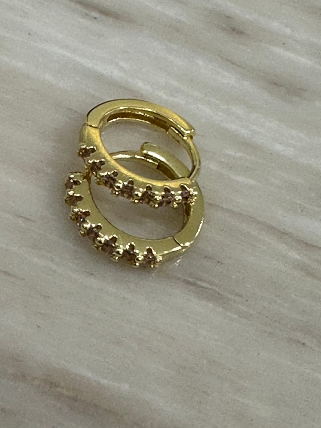 Customer photo review of Par Arracada Zirconias Birthstone Dorada