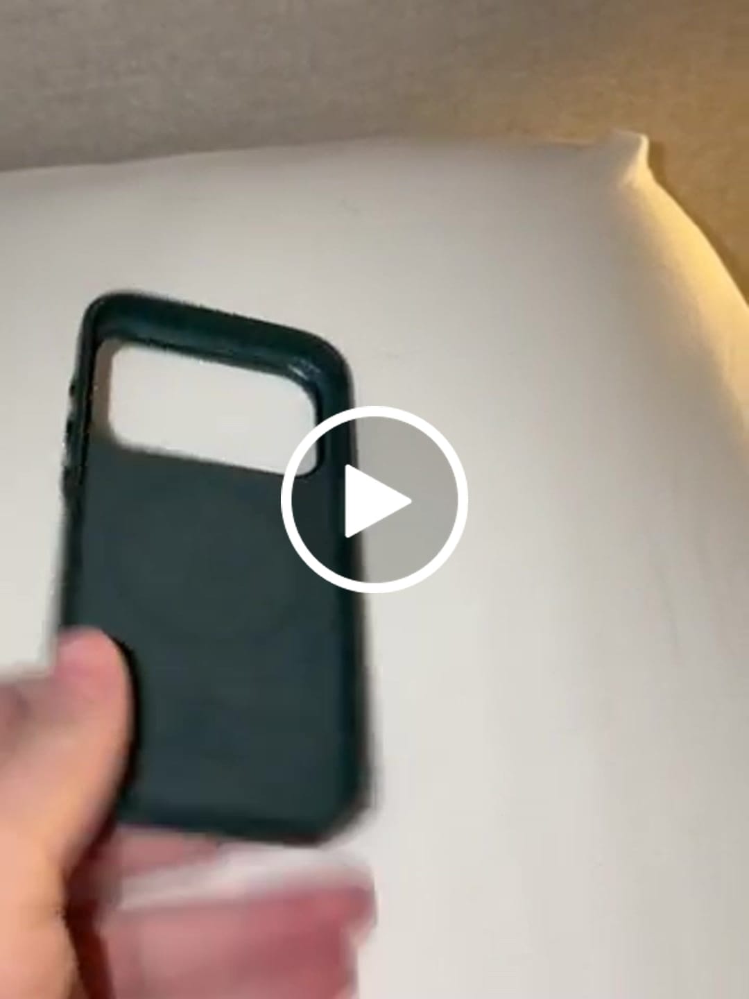 Customer video review of iPhone 18 Pro Leather Case - MagSafe - Racing Green