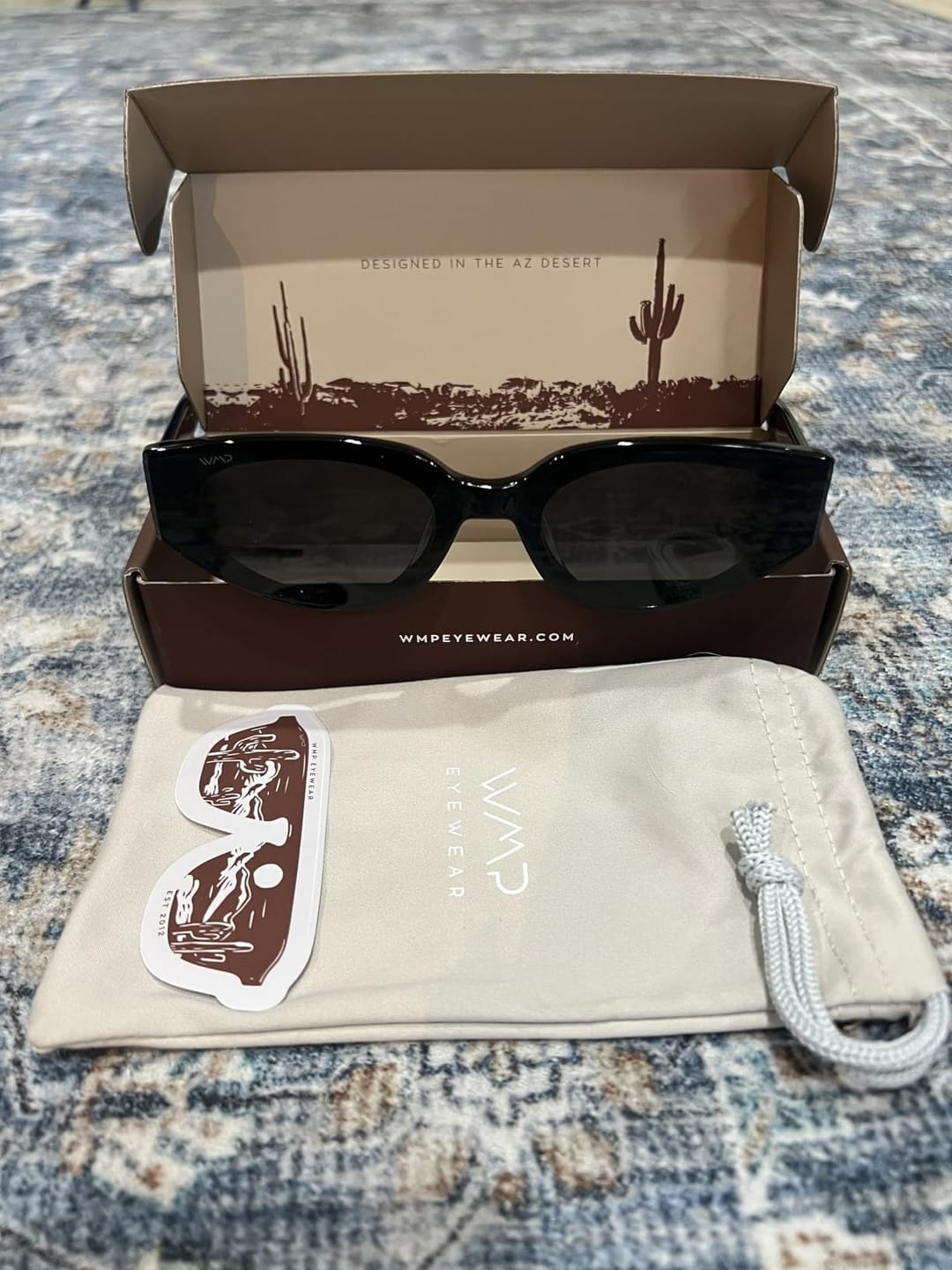 Customer photo review of La evolución del diseño Cat-Eye