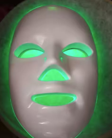 Customer photo review of Vöst — Máscara de luz LED facial