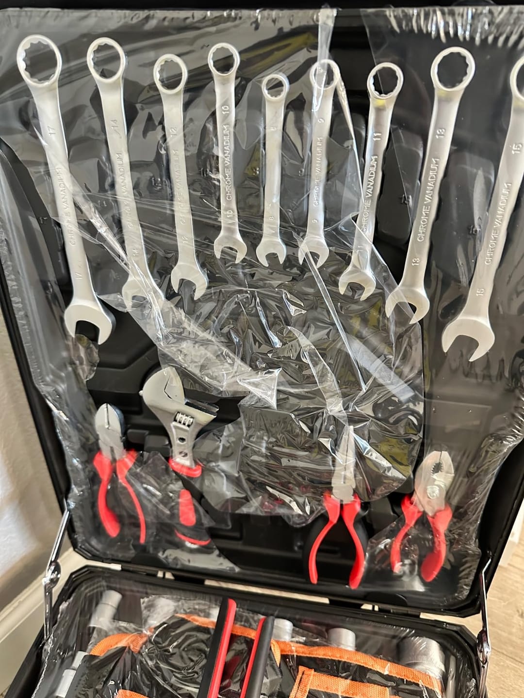 Customer photo review of PROMASTERTOOL™ 899-Piece Professional Tool Kit