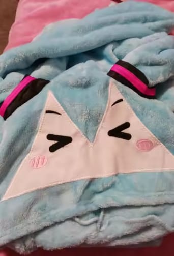 Customer photo review of Miku Cozy Winter Cloak