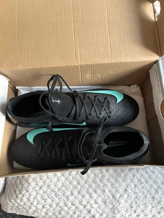 Customer photo review of Mercurial Vapor 17 Elite AG-PRO Black Pack
