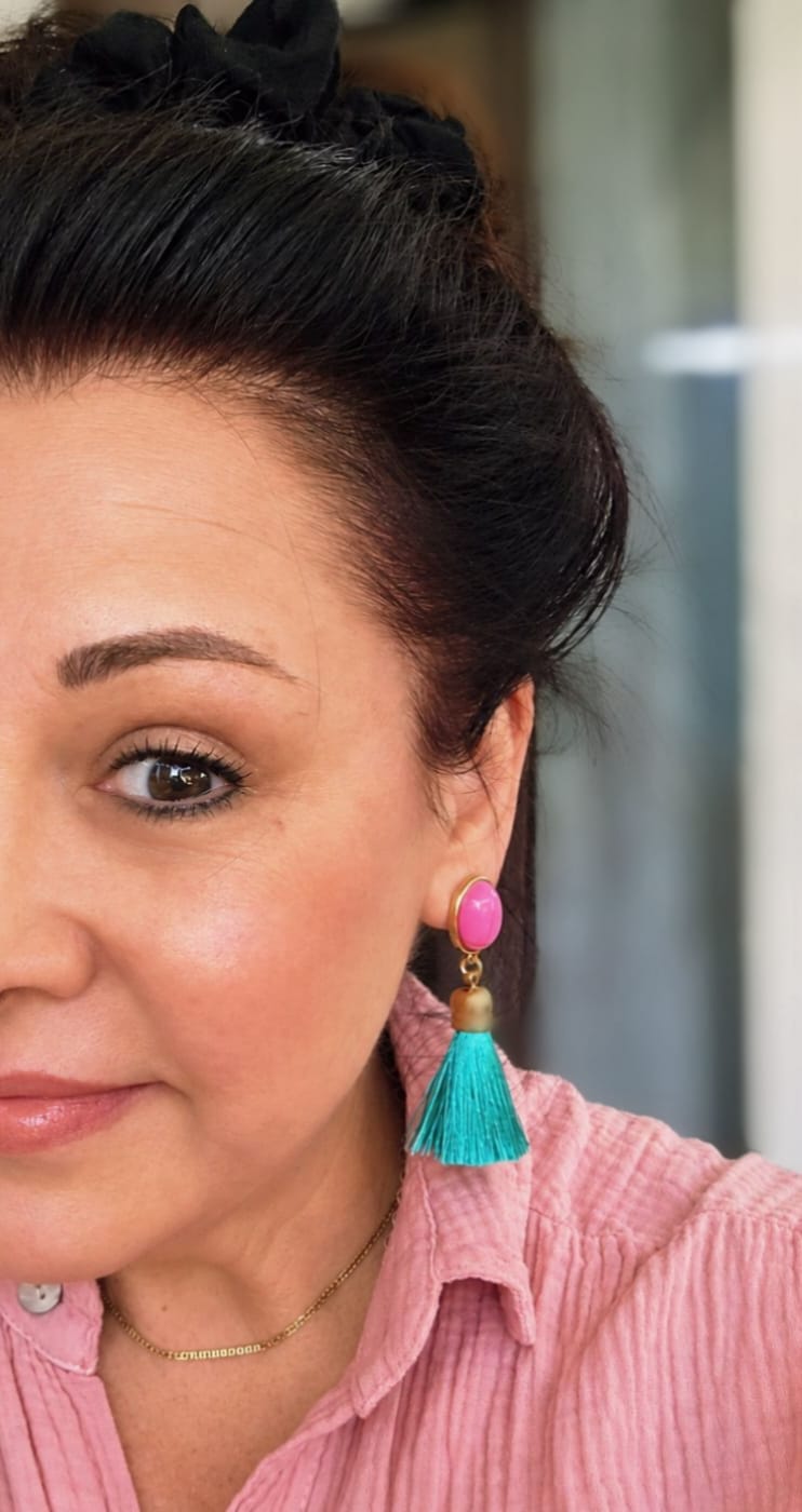Customer photo review of Quasten Ohrringe als Ohrstecker in Pink mit petrolblauer Quaste von AmuseToi
