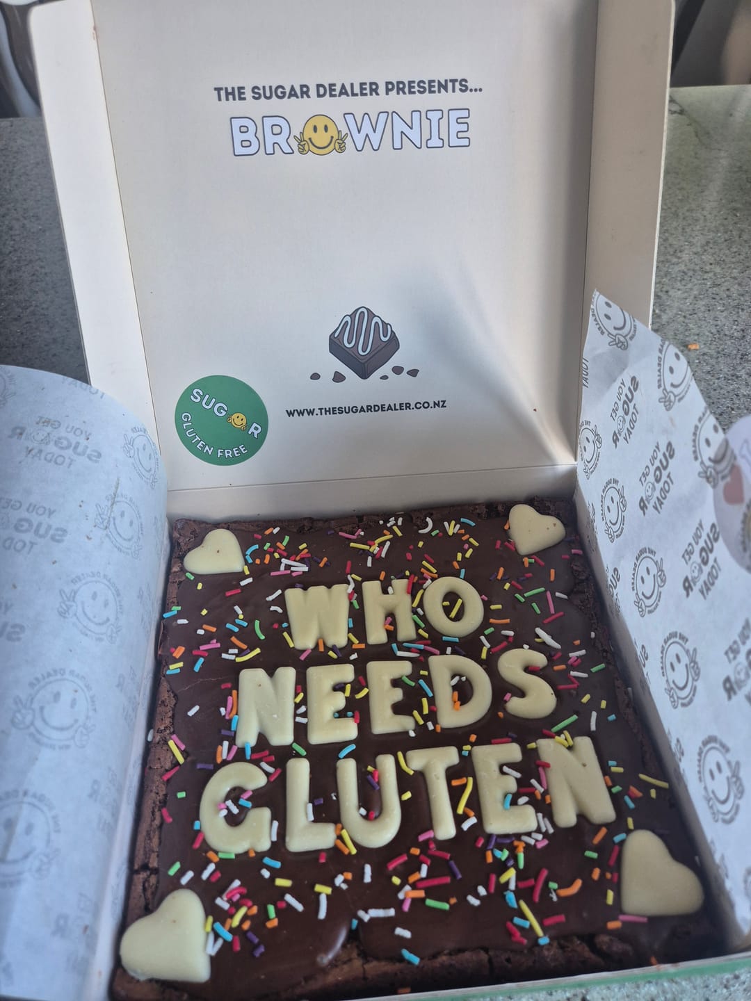 Customer photo review of No added gluten custom message brownie
