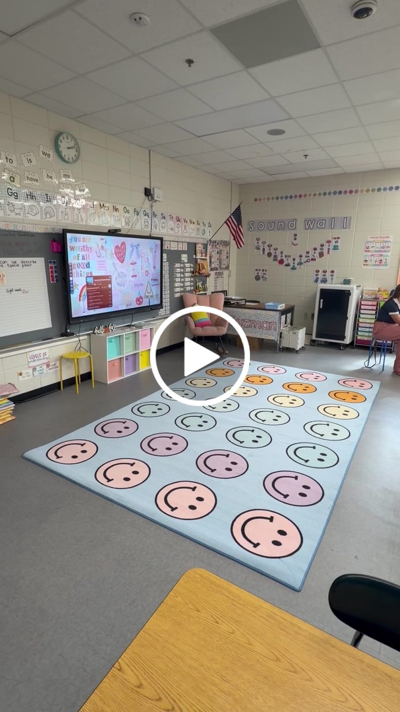 Customer video review of Smiley pastel