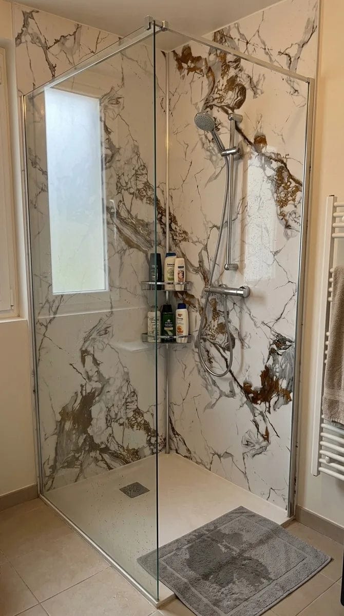 Customer photo review of Panneau PVC - Effet Marbre Blanc Doré - 250 x 120 cm – 100% Imperméable - 15 ans Garantie