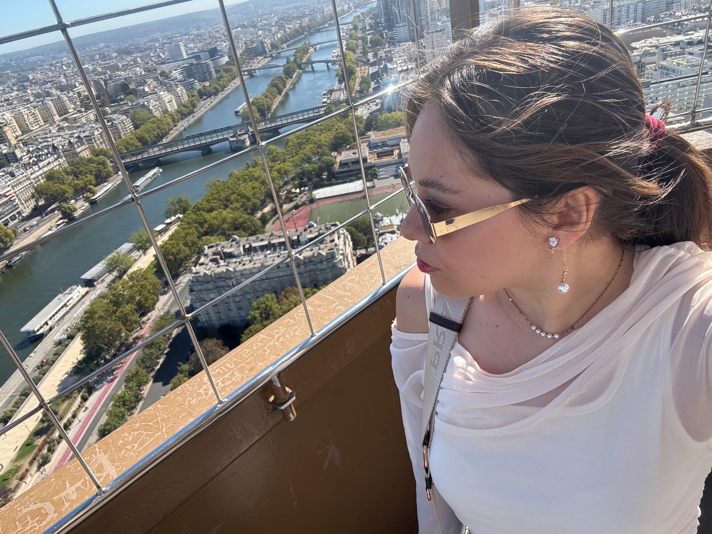 Customer photo review of Aretes Flor Blanca 2 en 1