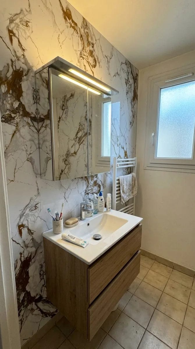 Customer photo review of Panneau PVC - Effet Marbre Blanc Doré - 250 x 120 cm – 100% Imperméable - 15 ans Garantie