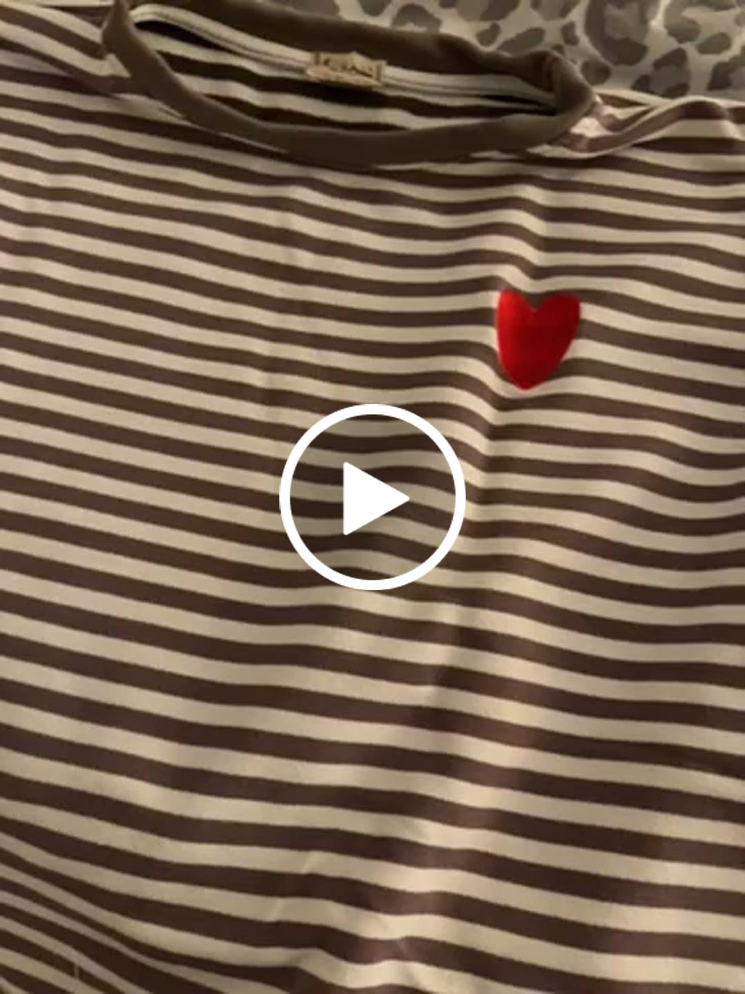 Customer video review of Langarmshirt taupe/weiß gestreift BIG RED HEART