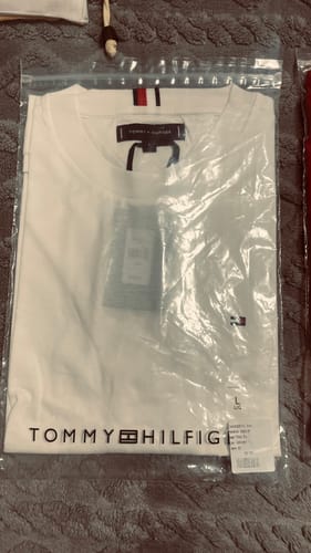 Customer photo review of Camiseta TH Minimalist Sleeve Stripe - Off White