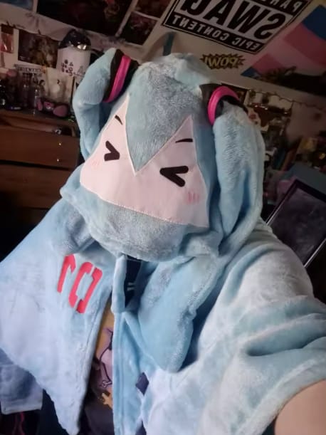 Customer photo review of Miku Cozy Winter Cloak