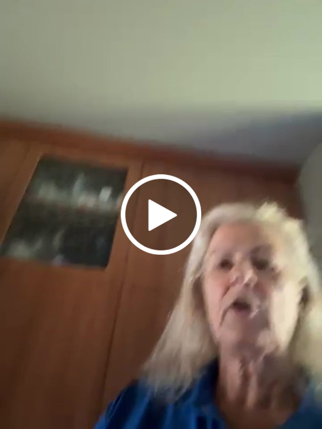 Customer video review of SHAMPOING NATUREL AU ROMARIN ET À LA KÉRATINE — POUR DES CHEVEUX PLUS ÉPAIS ET PLUS VOLUMINEUX