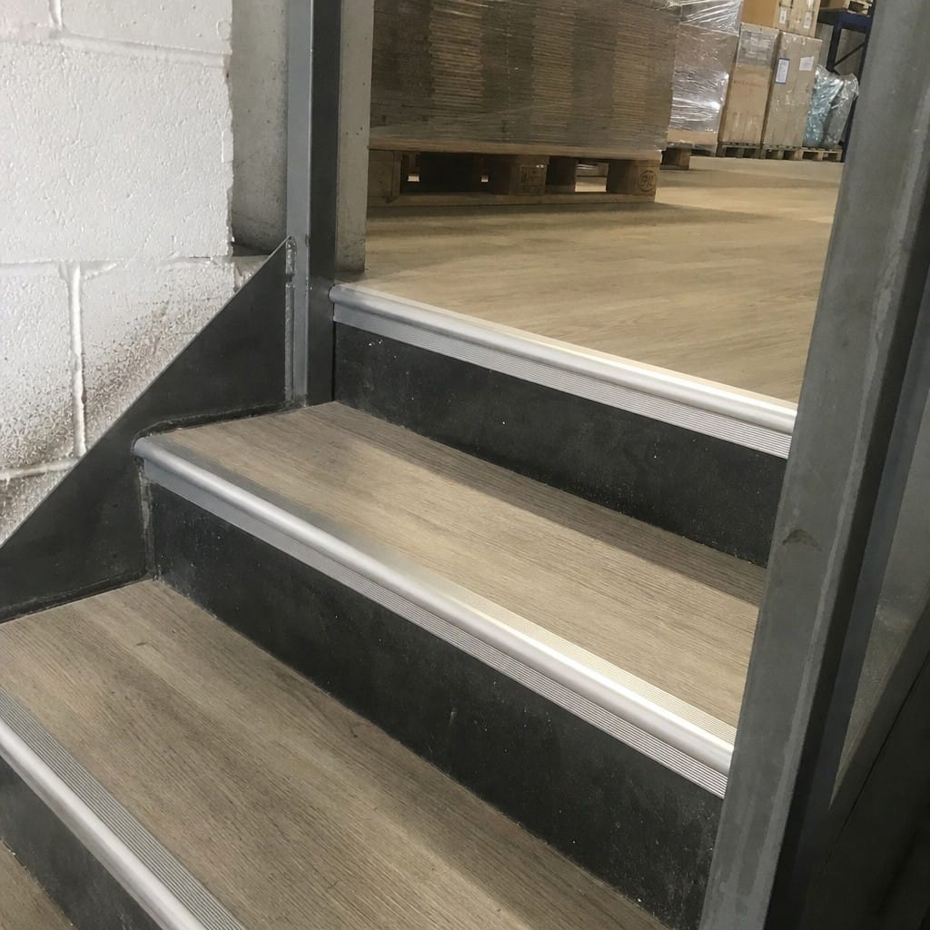 Customer photo review of Aluminium Stair Nosing 40 x 26mm Anodised Bullnose Edge for 3mm LVT