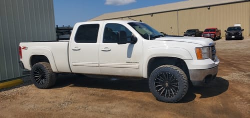 Customer photo review of 2011-2019 Duramax Stage 3 Leveling Kit w/ Fox Shocks (KR11STAGE3FOX)