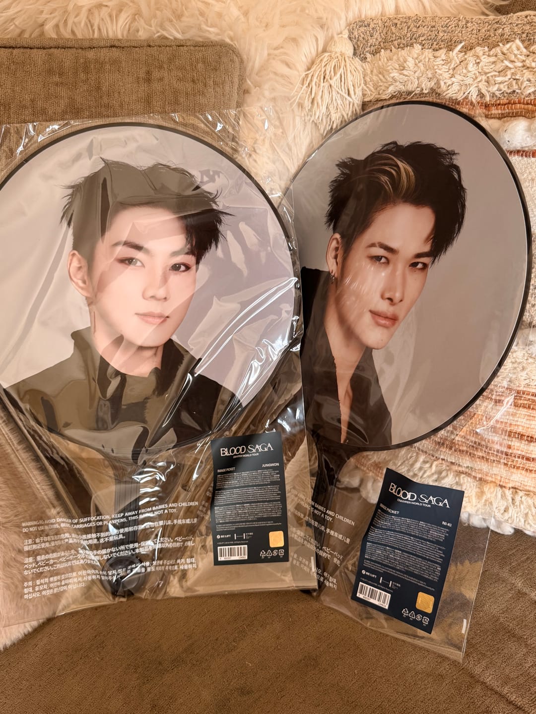 Customer photo review of ENHYPEN - BLOOD SAGA WORLD TOUR OFFICIAL MD IMAGE PICKET