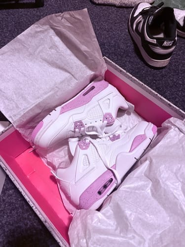 Customer photo review of Air Jordan 4 Pink Oreo