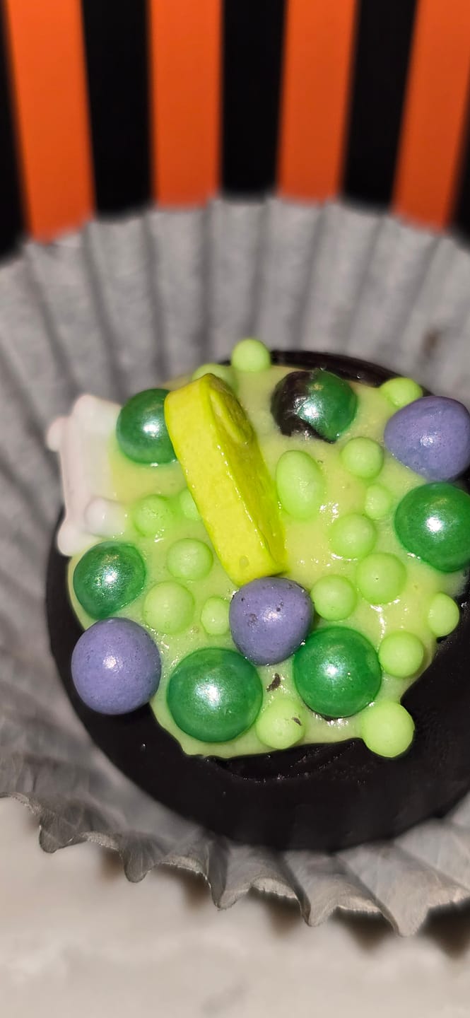 Customer photo review of Green Shimmer Sugar Pearls