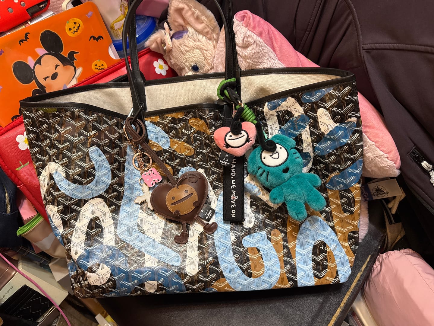 Customer photo review of Vivara Signature Carryall