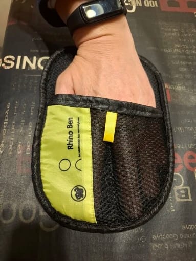 Customer photo review of StaticGrip Sihirli Kumaş & Evcil Hayvan Tüyü Temizleme Eldiveni