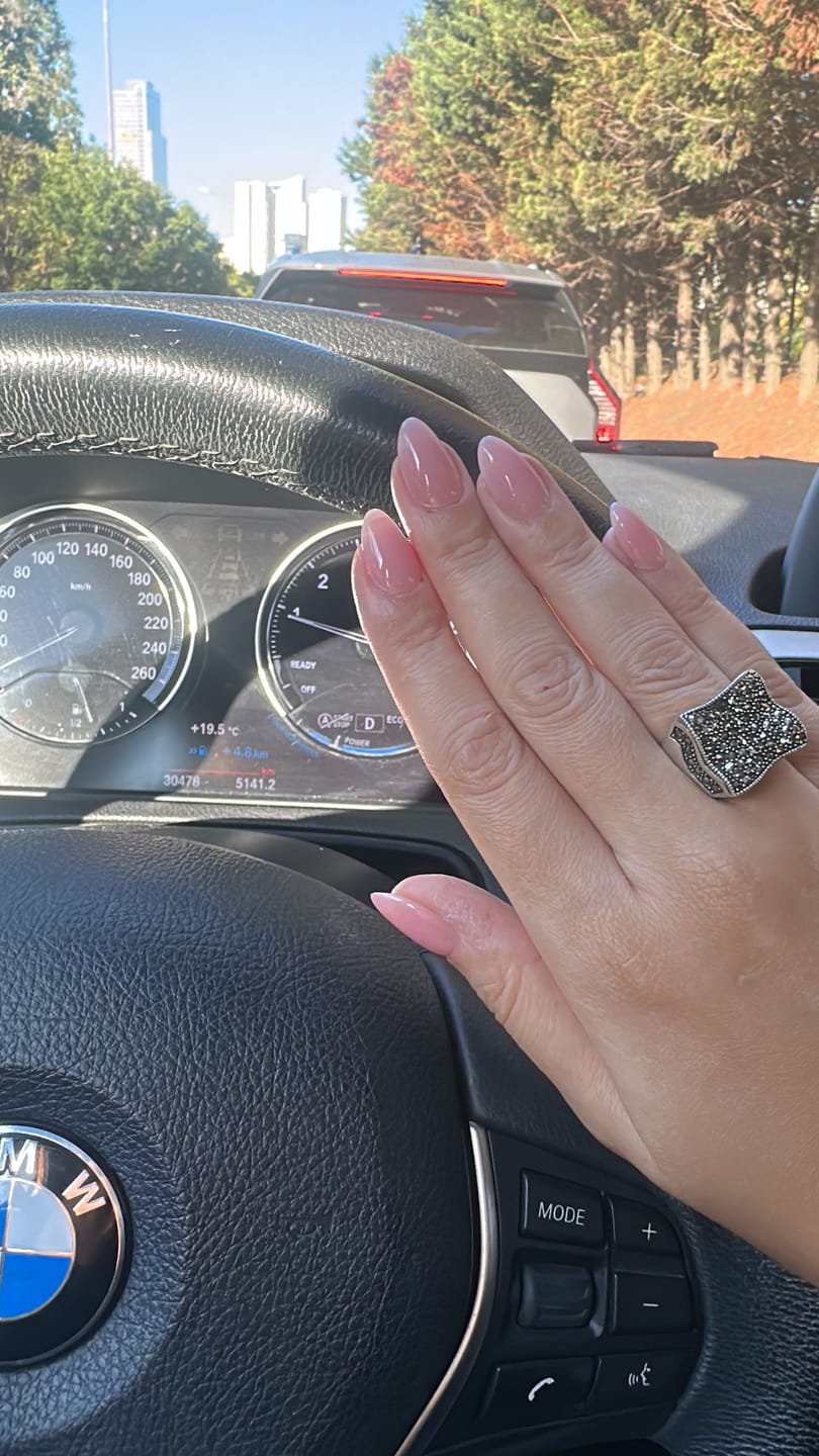Customer photo review of Blush Pink Jel Takma Tırnak Orta Boy Oval 30 Adet