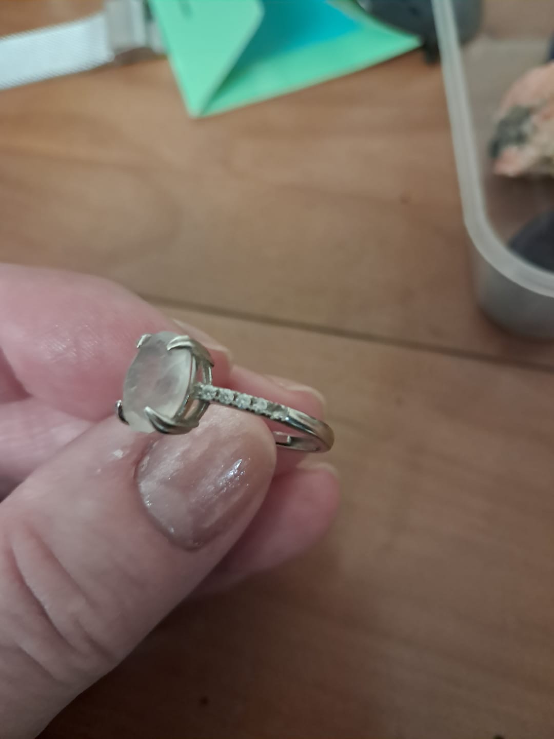 Customer photo review of Bague Ajustable "Kirana" en Pierre de Lune & Argent