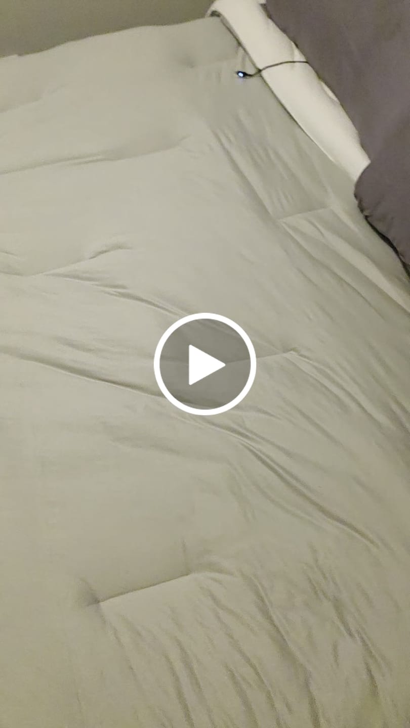 Customer video review of MarshMellow Comforter